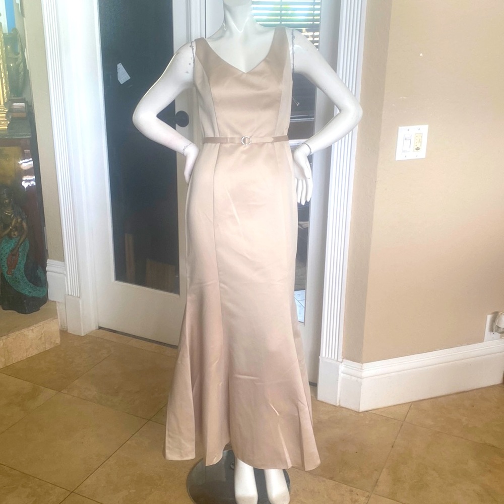 Vineyard Collection Champaign Beige Satin Sleeveless Gown Sz 6